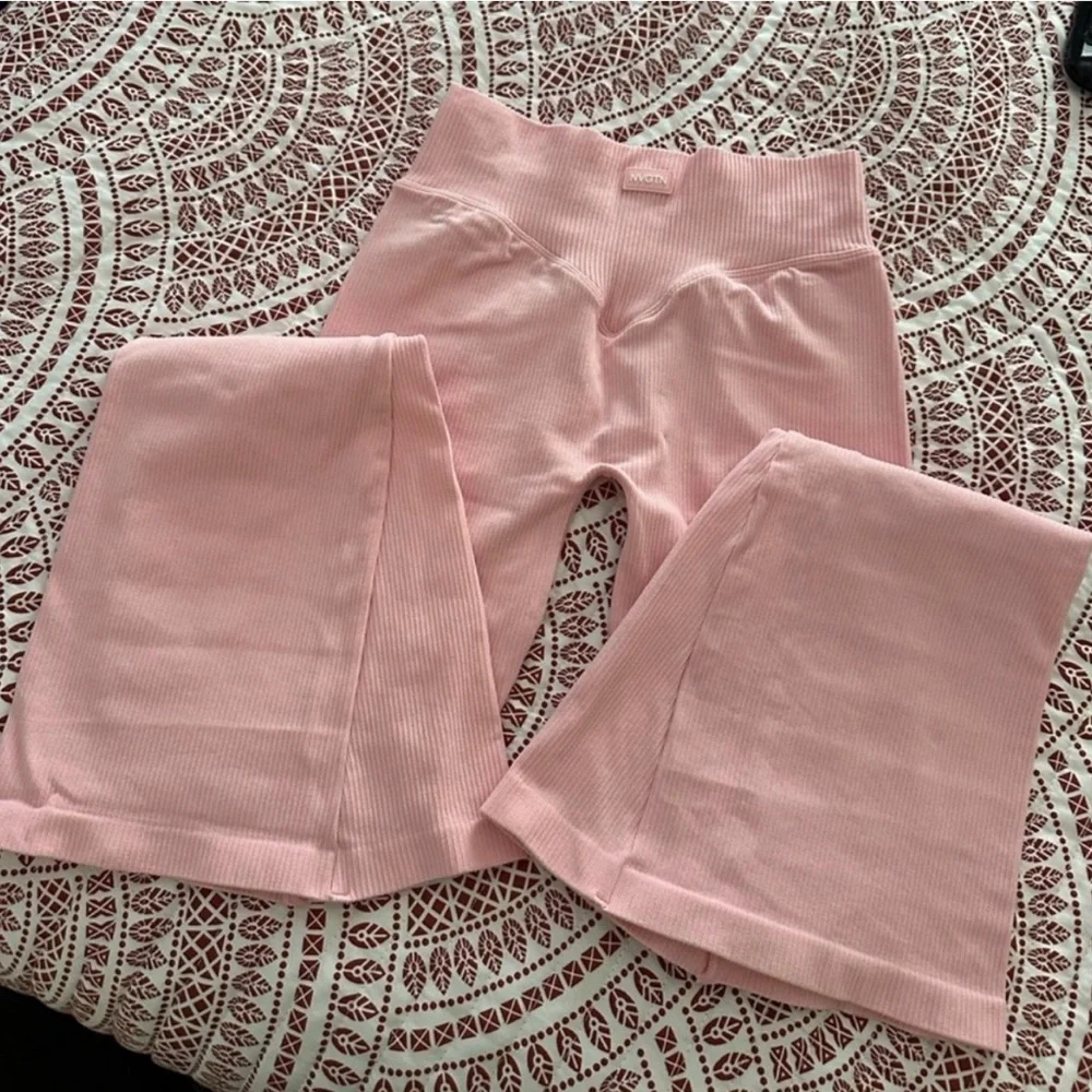NVGTN baby Pink Harmony Ribbed Flare Leggings. - Picture 2 of 3